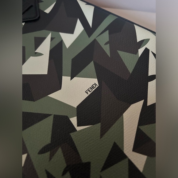 FENDI Leather Clutch Zip Pouch Black - Picture 8 of 13